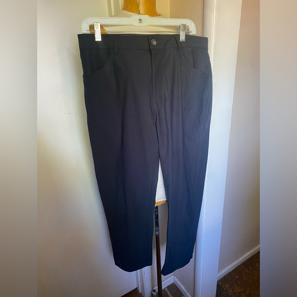 Vuori men’s meta tech performance pants size 34 hemmed as capri length